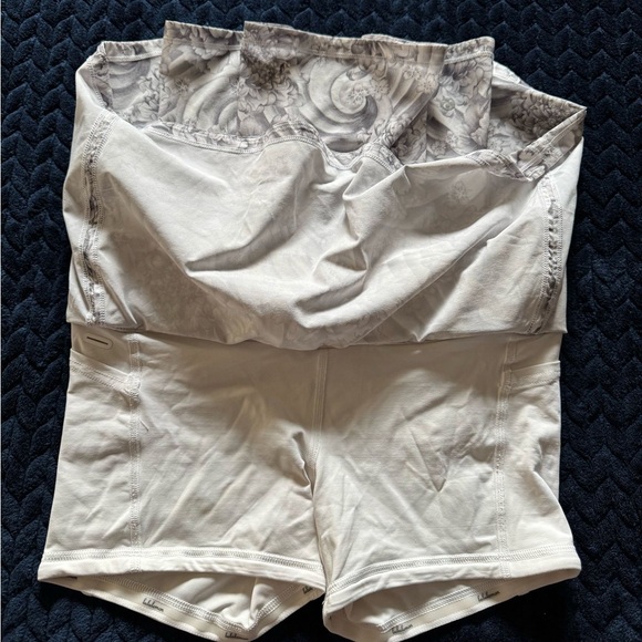 Lululemon Women’s Pacesetter Skirt Floral White‎ Gray Sz 4 - Picture 7 of 9